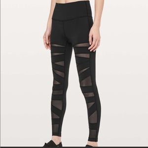 Wunder Under 28”, Size 4, Tech Mesh